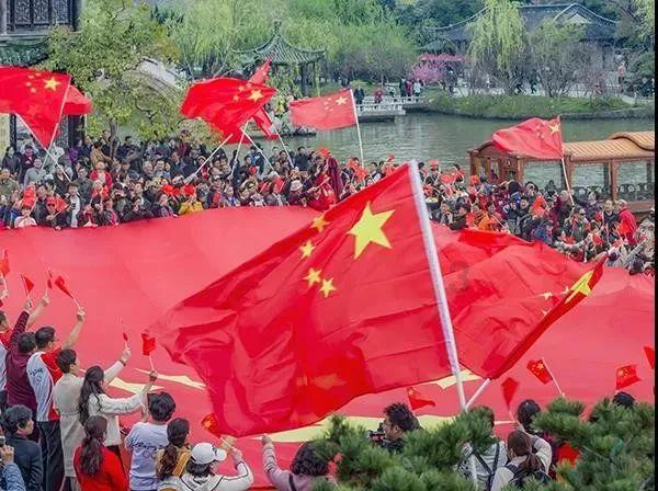 探索你的疑问-怎样挂毛衣不变形