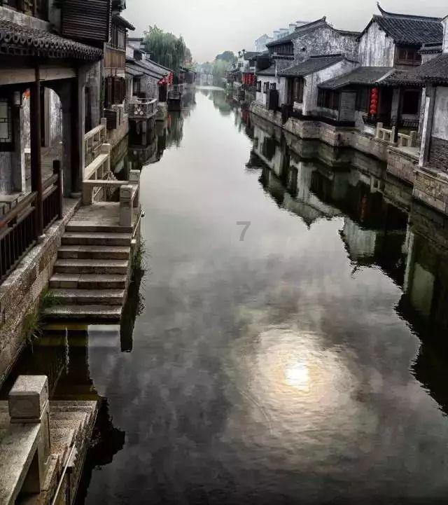 为什么要求普通职工需要有点缺点，比如爱财？游戏画面